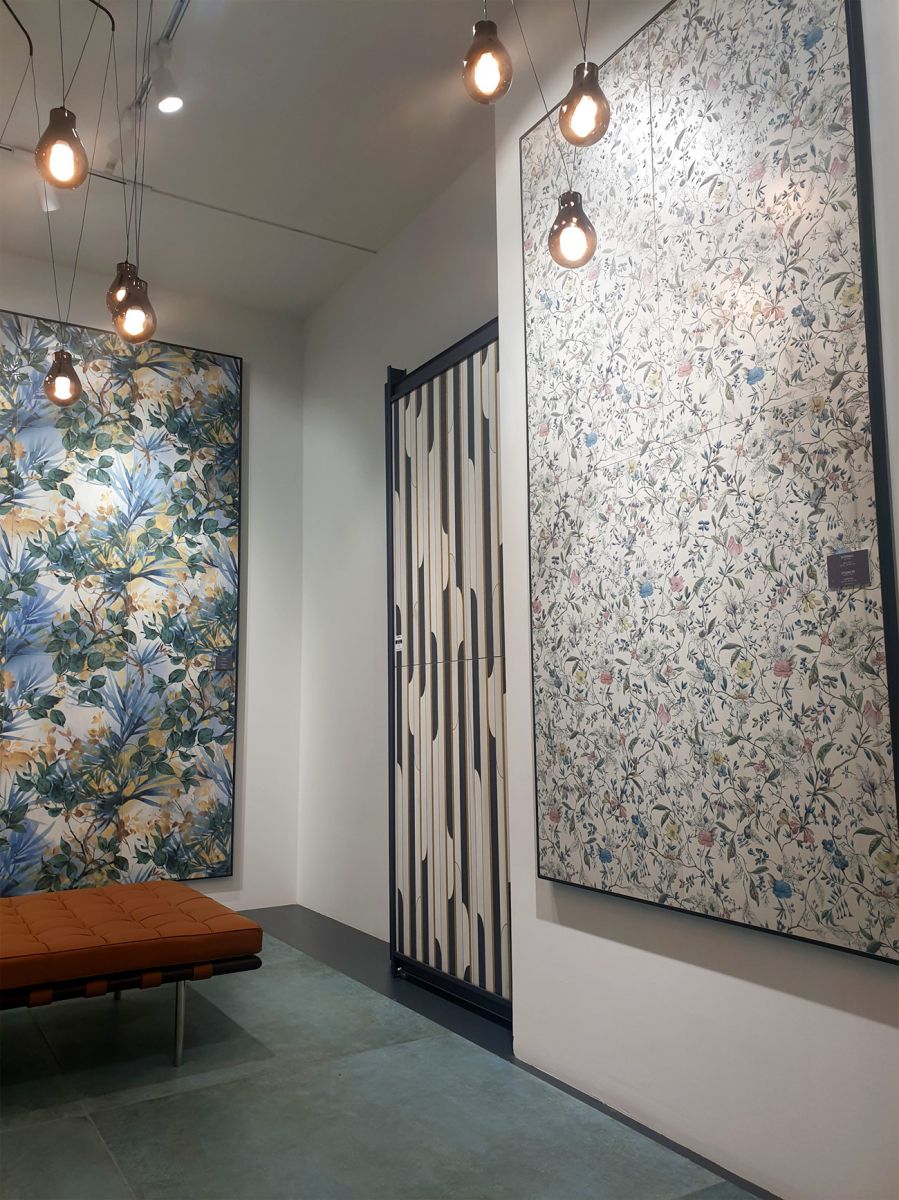 керамическое панно с растительным рисунком