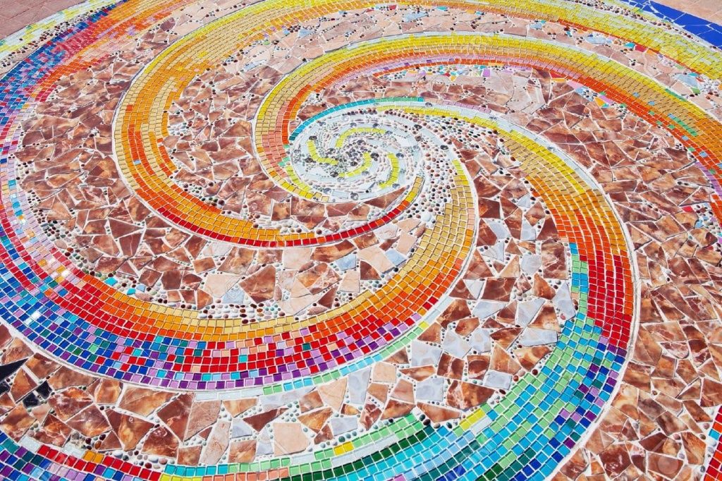 брекчия из плитки