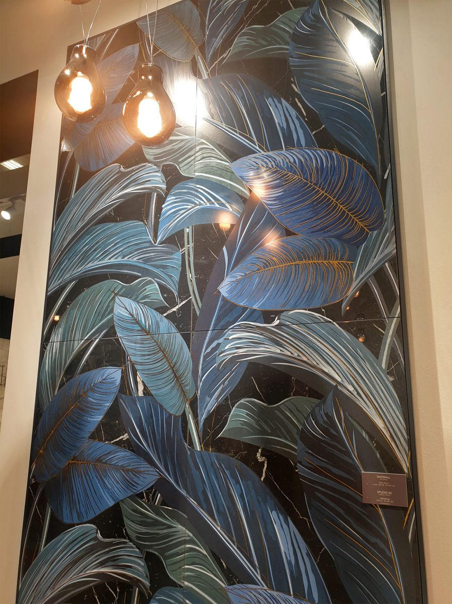 керамическое панно с растительным рисунком