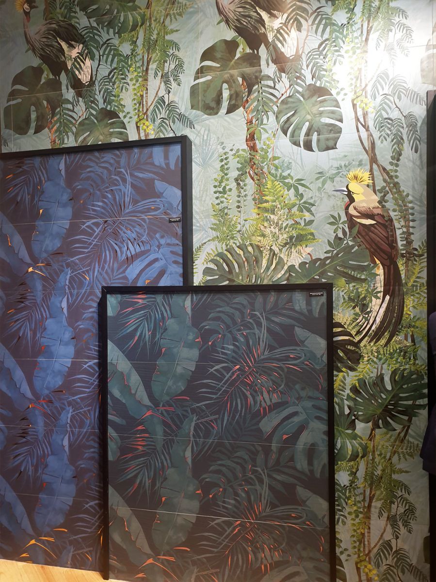 керамическое панно с растительным рисунком