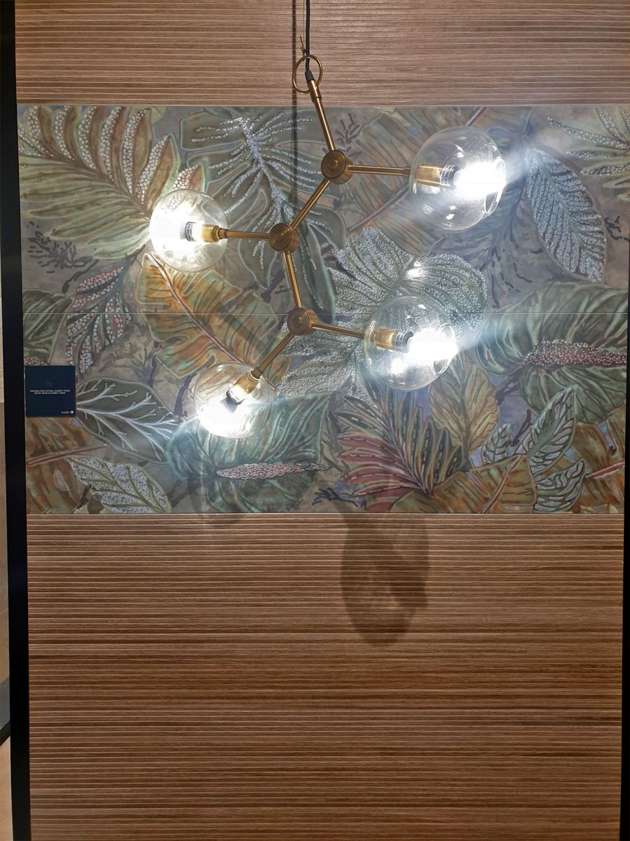 керамическое панно с растительным рисунком